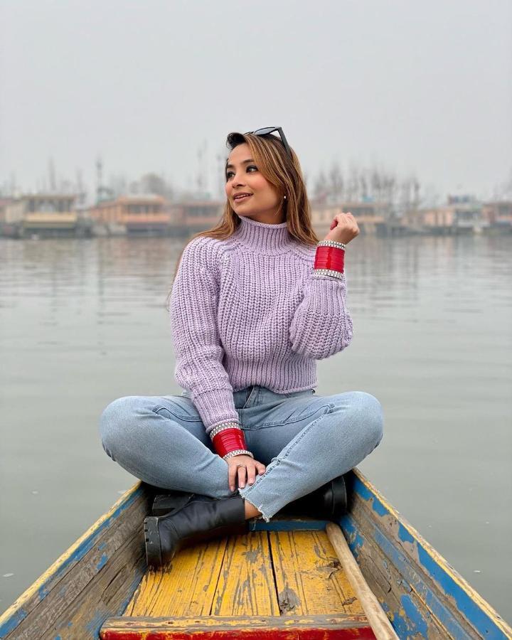 Floating Young Gulshan Houseboat Srīnagar Exteriér fotografie