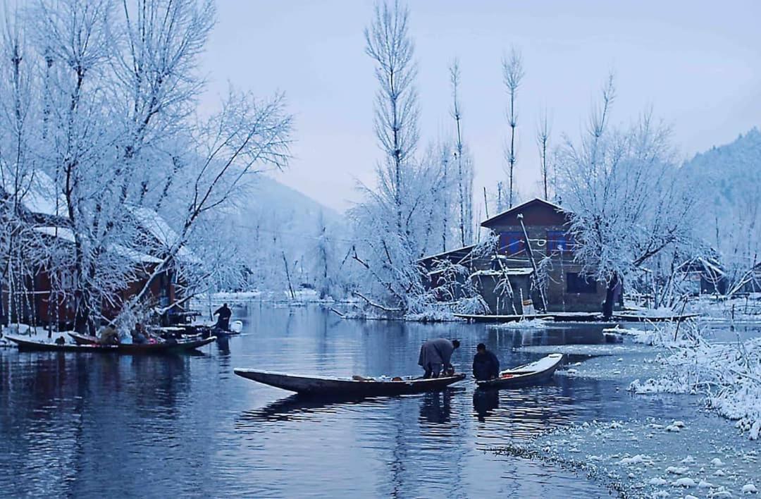 Floating Young Gulshan Houseboat Srīnagar Exteriér fotografie